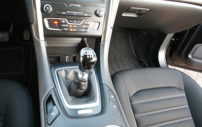 Ford Mondeo cena 53800 przebieg: 195000, rok produkcji 2019 z Stryków małe 407
